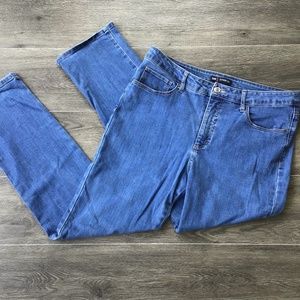 Lee Women’s Classic Fit Straight Leg Denim Jeans Size 16 Medium